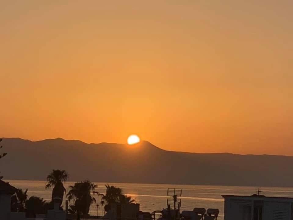 Seagull Hotel And Apartments Agia Marina Exterior foto